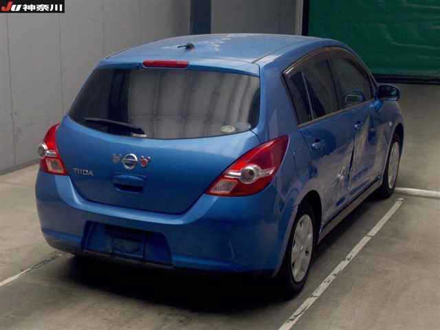 NISSAN TIIDA