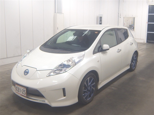 NISSAN LEAF