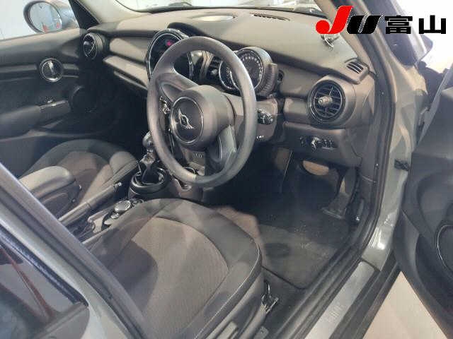 MINI HATCH