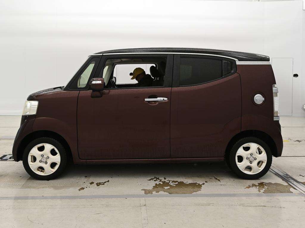 HONDA N-BOX SLASH