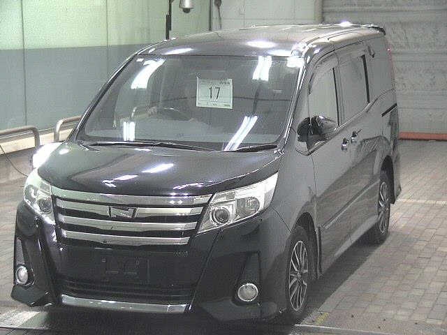 TOYOTA NOAH