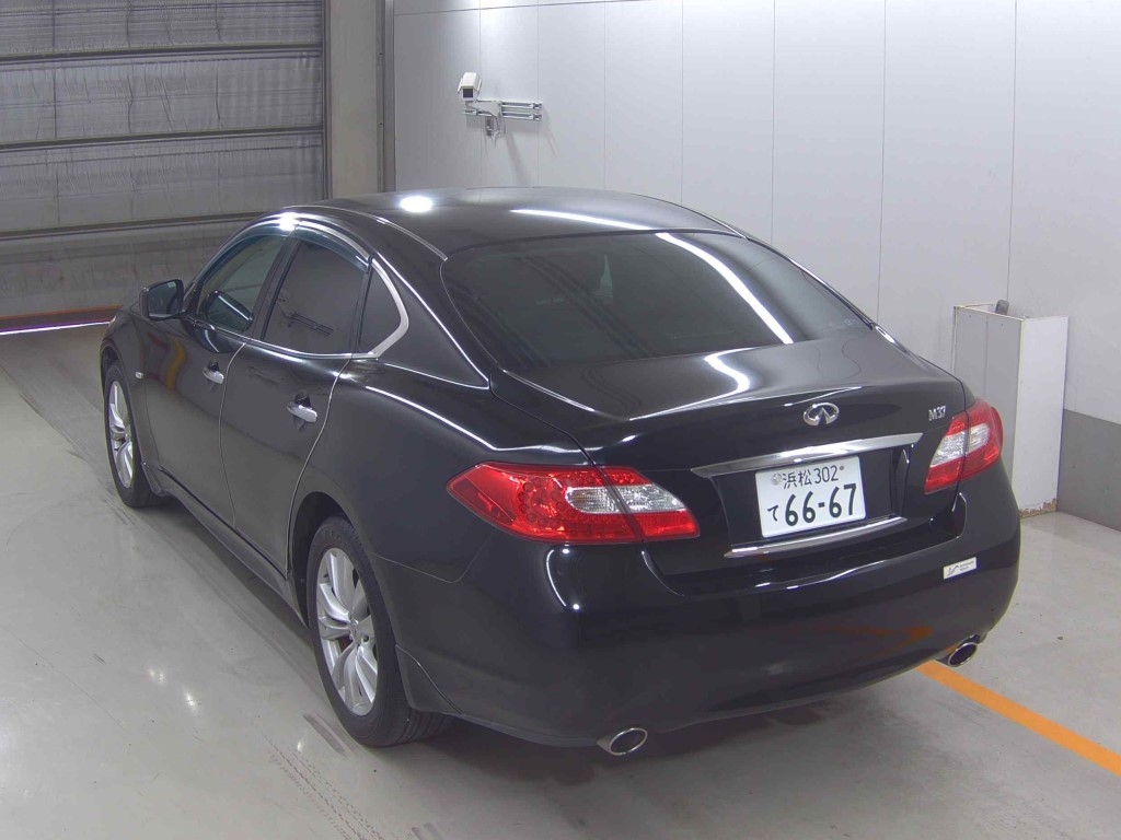 NISSAN FUGA