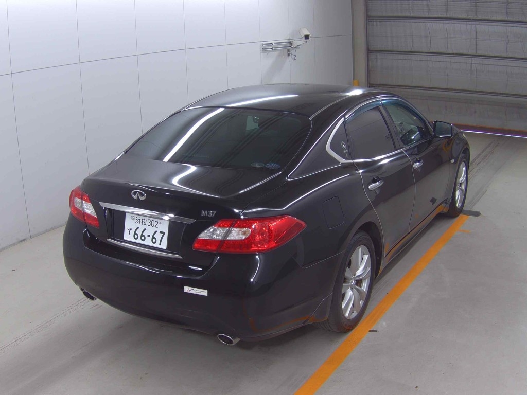 NISSAN FUGA