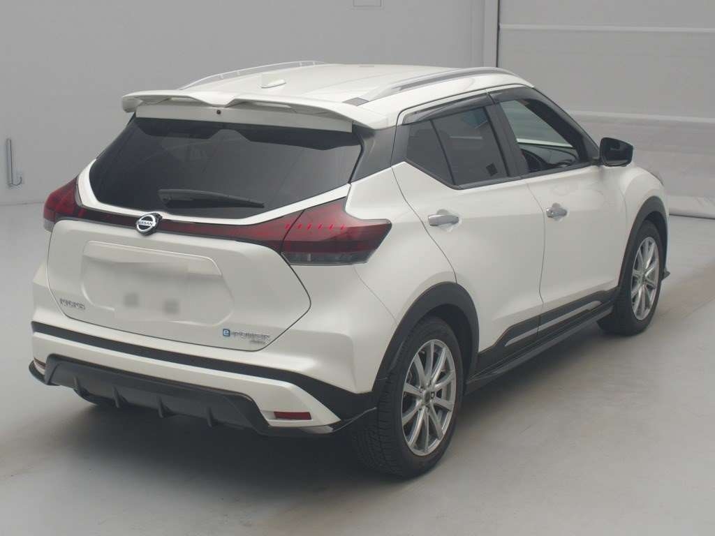 NISSAN KICKS