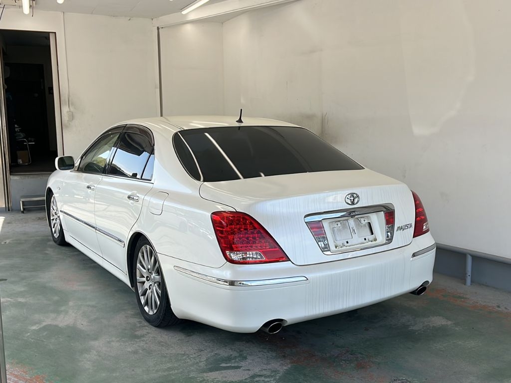 TOYOTA CROWN MAJESTA