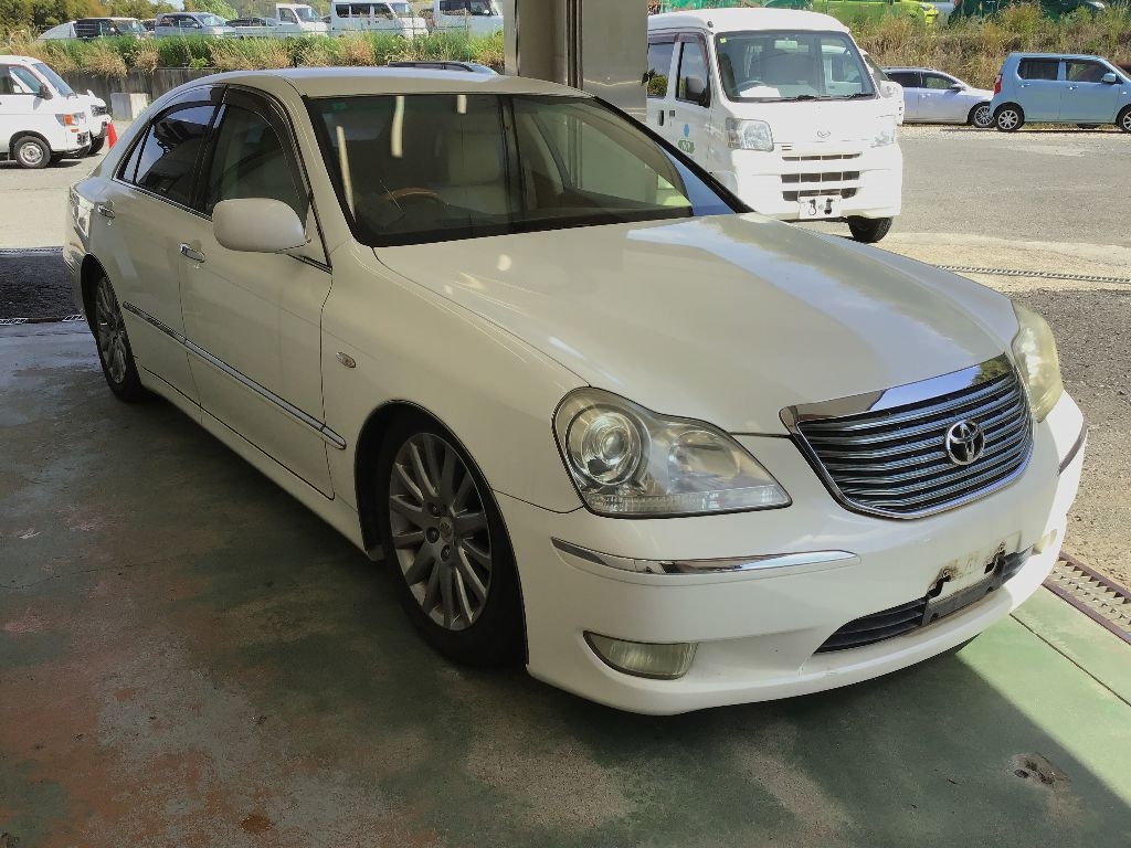 TOYOTA CROWN MAJESTA