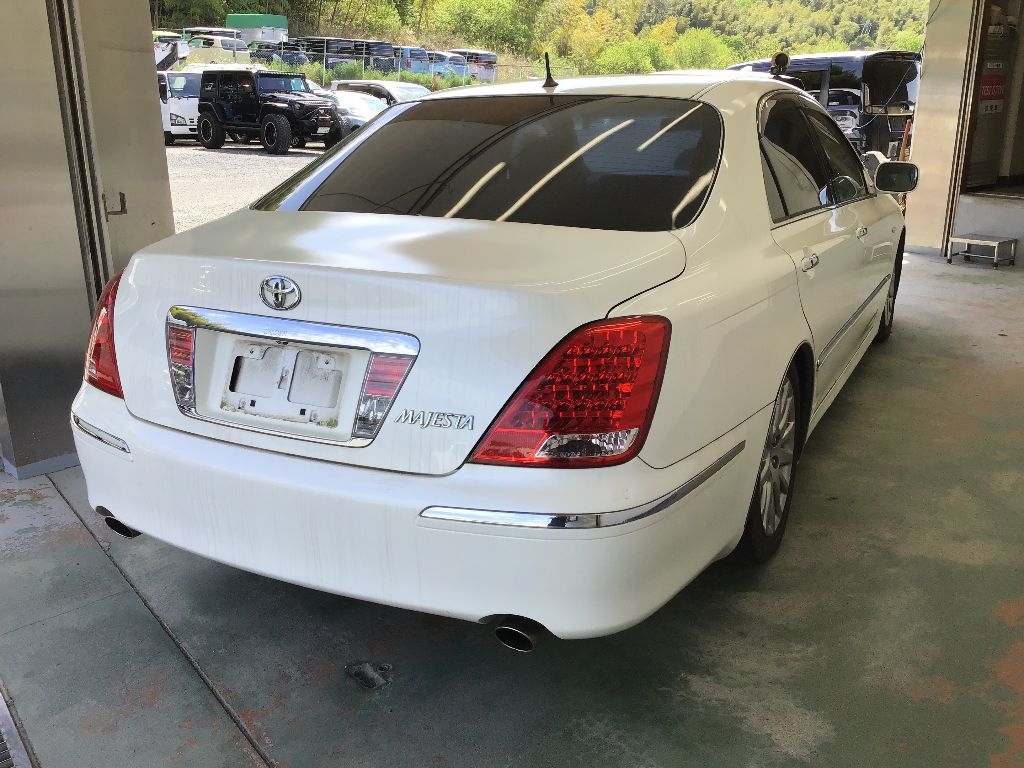 TOYOTA CROWN MAJESTA