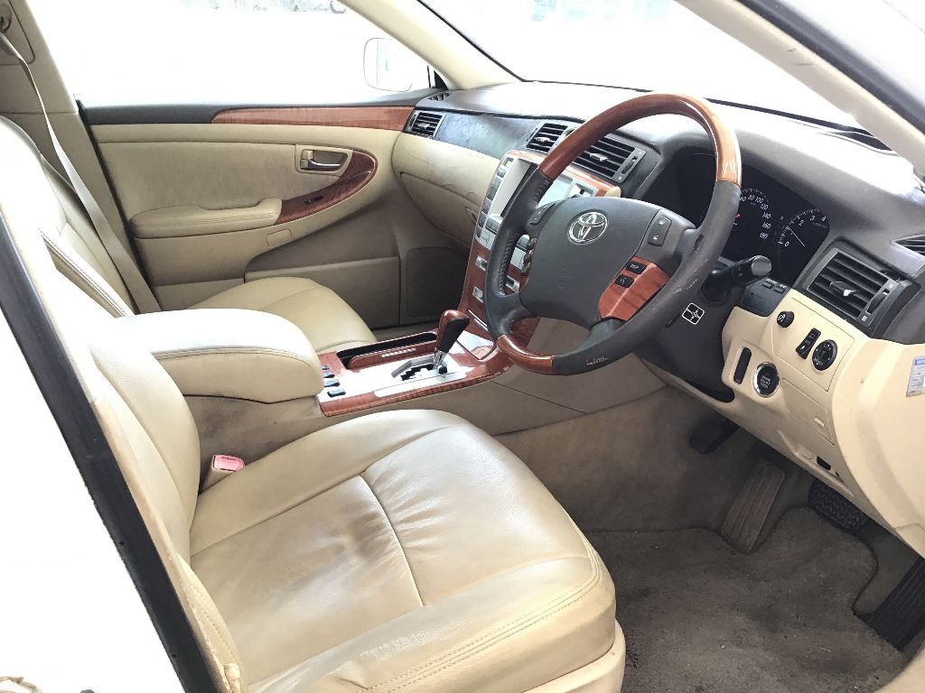 TOYOTA CROWN MAJESTA