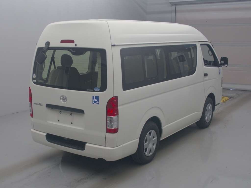 TOYOTA REGIUS ACE