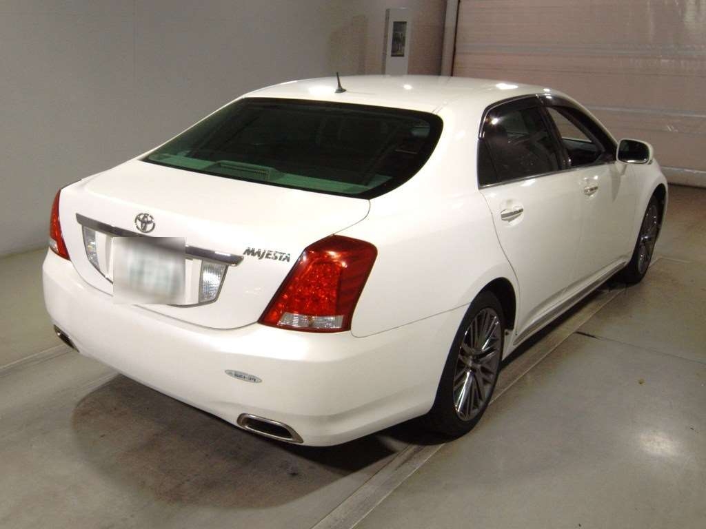 TOYOTA CROWN MAJESTA