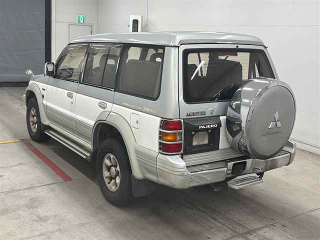 MITSUBISHI PAJERO