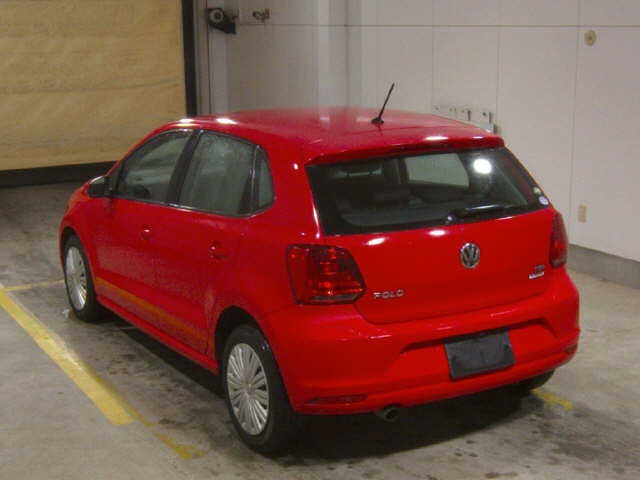 VOLKSWAGEN POLO