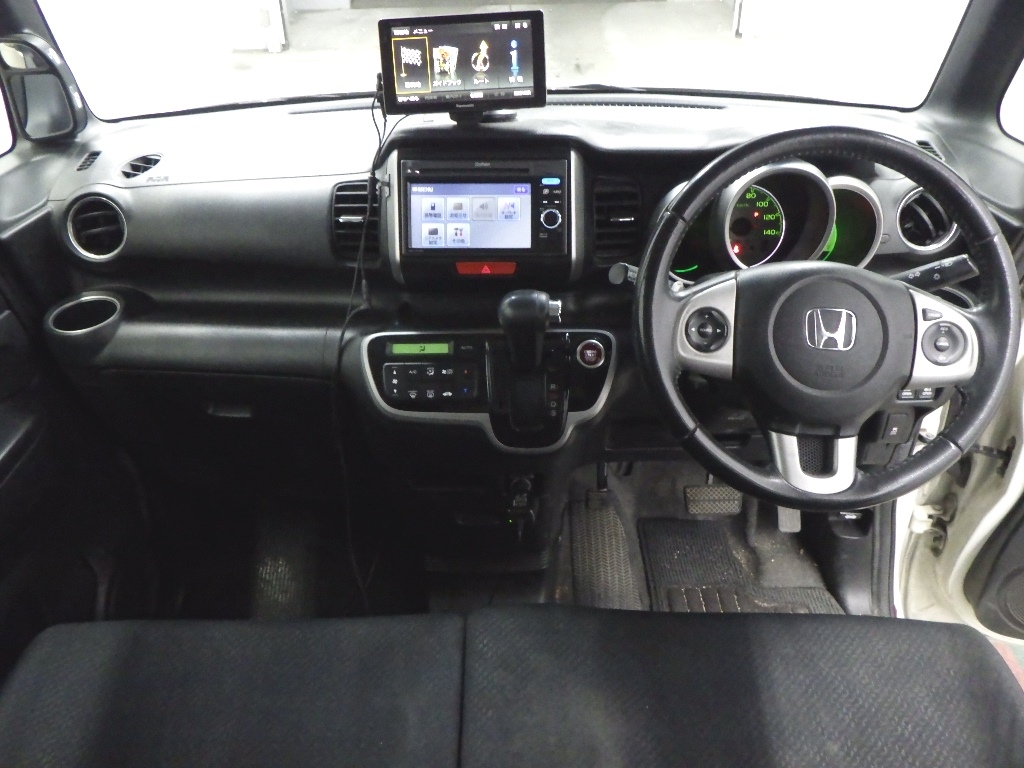 HONDA N-BOX+