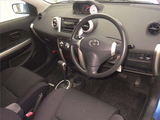 TOYOTA IST