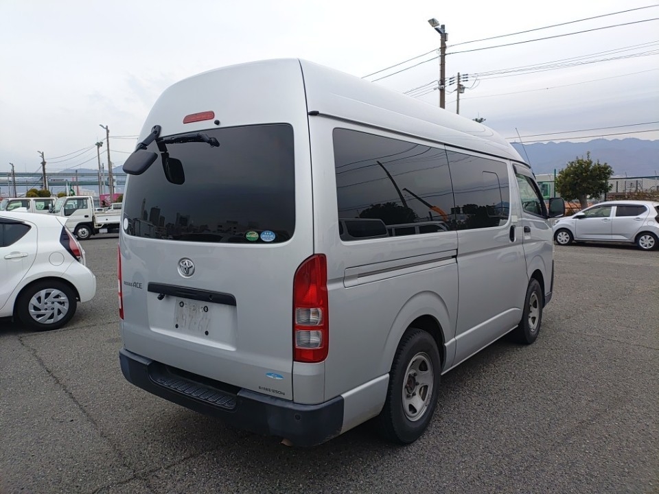 TOYOTA REGIUS ACE