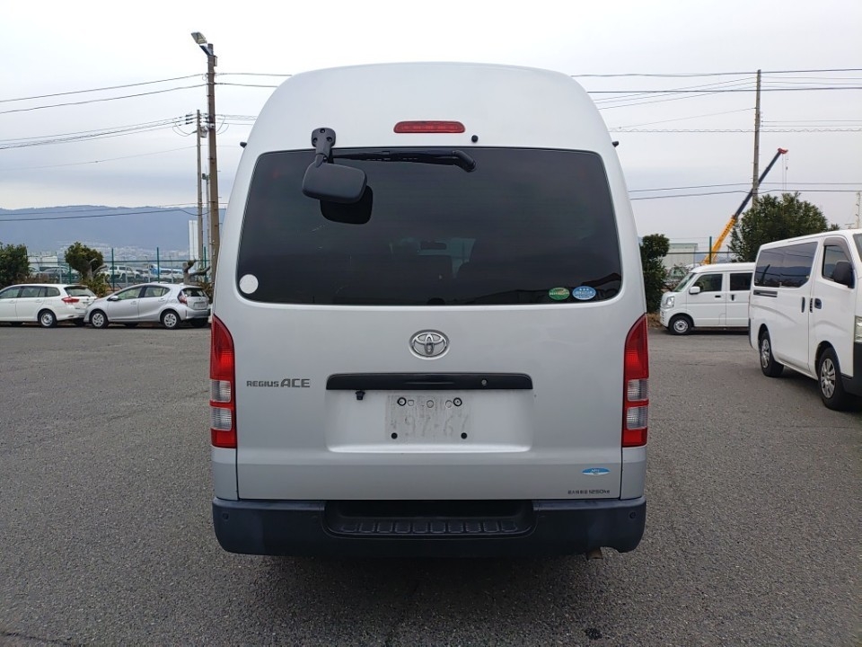 TOYOTA REGIUS ACE