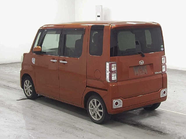 DAIHATSU WAKE