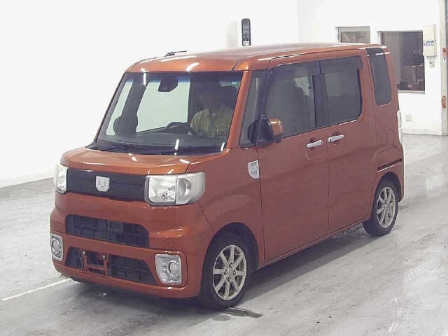 DAIHATSU WAKE