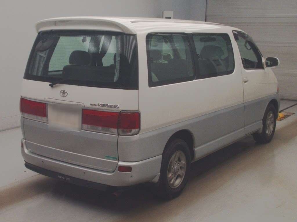 TOYOTA HIACE REGIUS