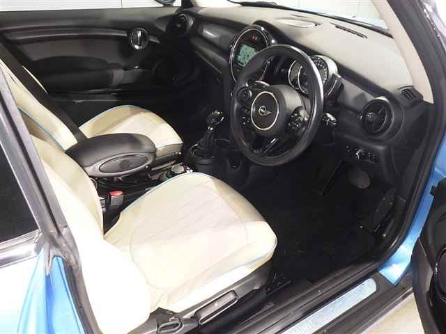 MINI HATCH