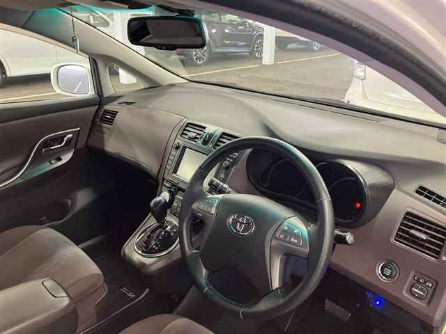 TOYOTA MARK X ZIO