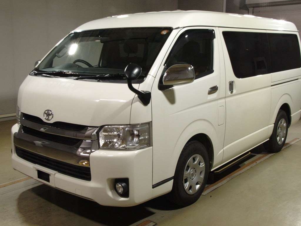TOYOTA HIACE