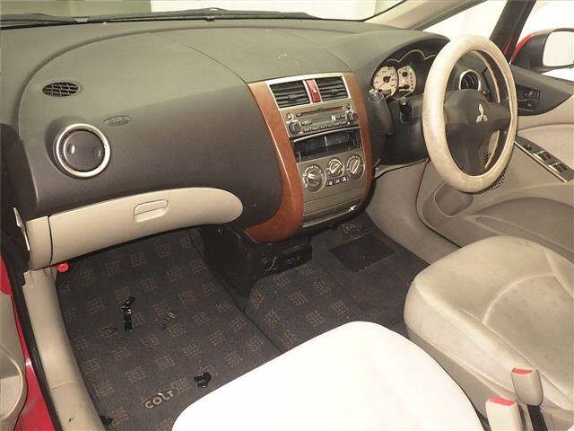 MITSUBISHI COLT