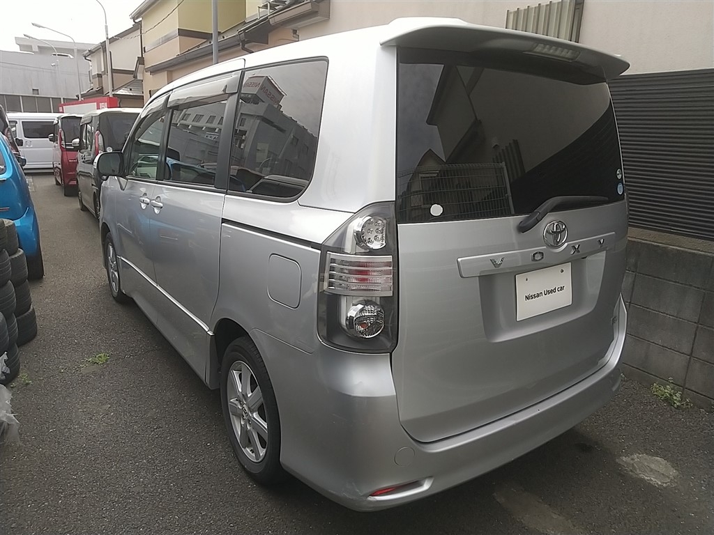 TOYOTA VOXY