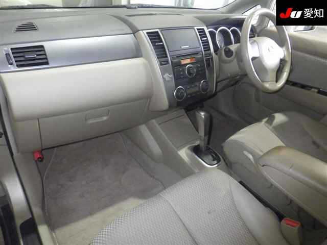 NISSAN TIIDA