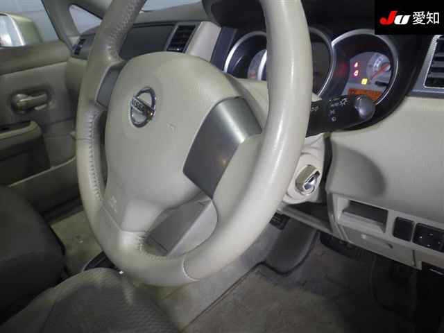 NISSAN TIIDA