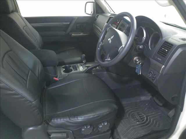 MITSUBISHI PAJERO