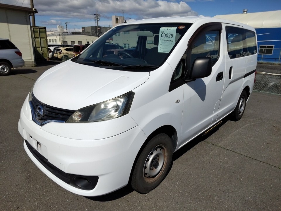 NISSAN NV200