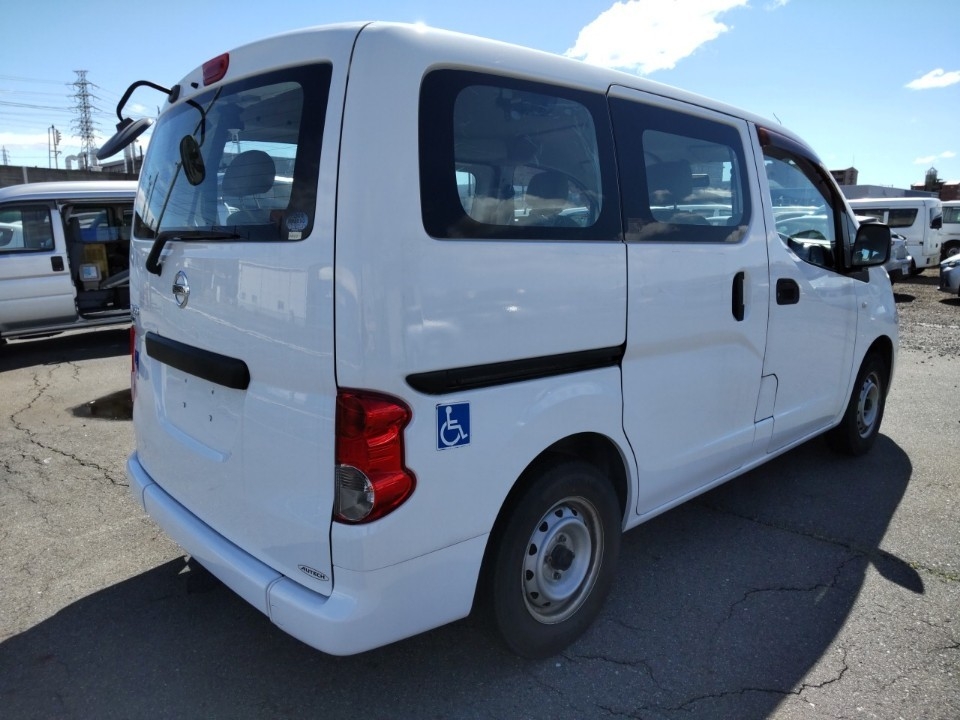 NISSAN NV200