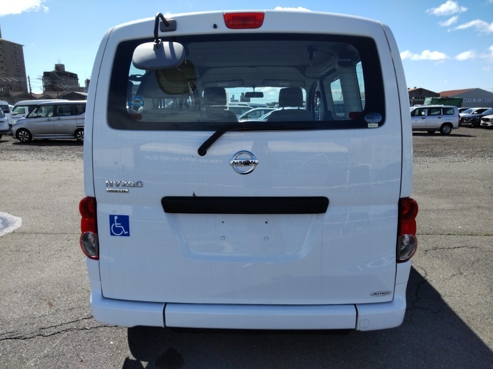 NISSAN NV200