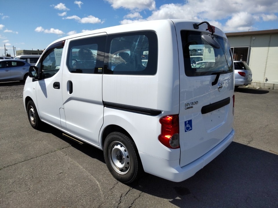 NISSAN NV200