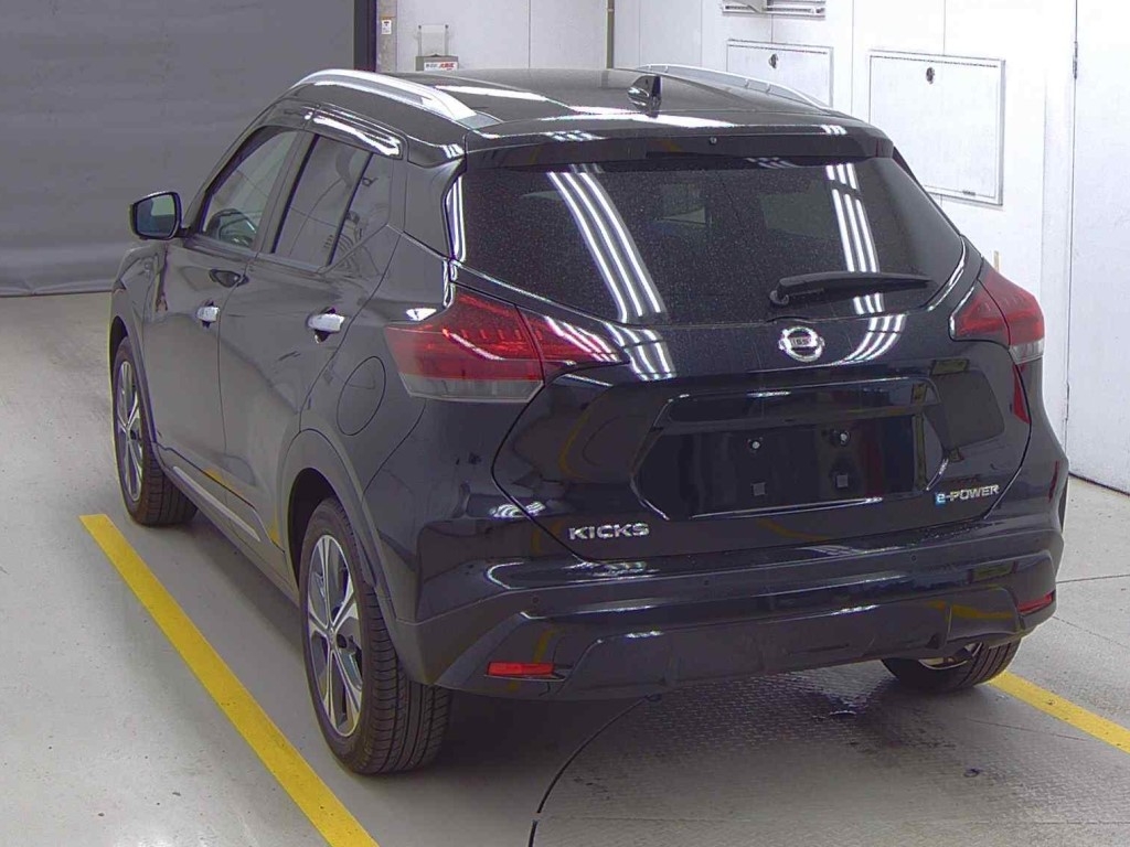 NISSAN KICKS
