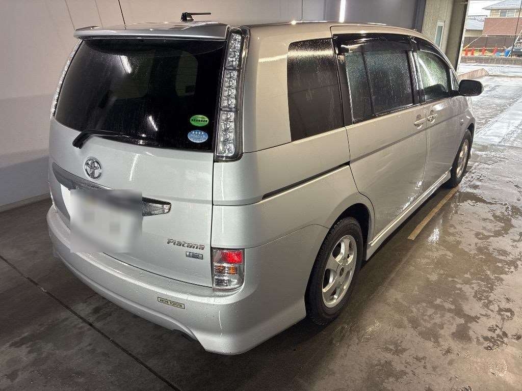 TOYOTA ISIS