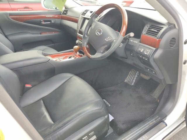 LEXUS LS600H