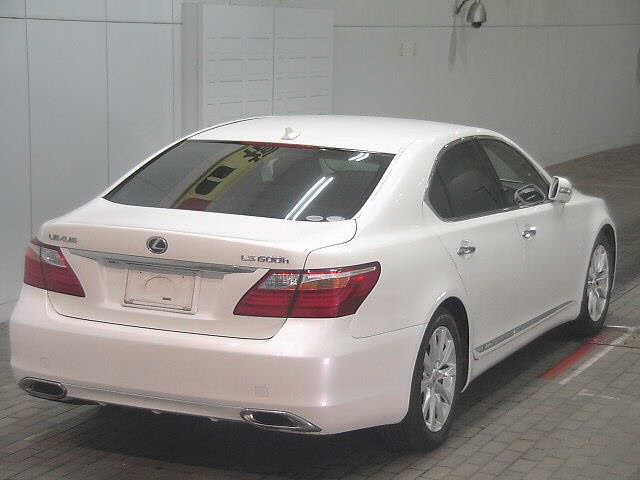 LEXUS LS600H