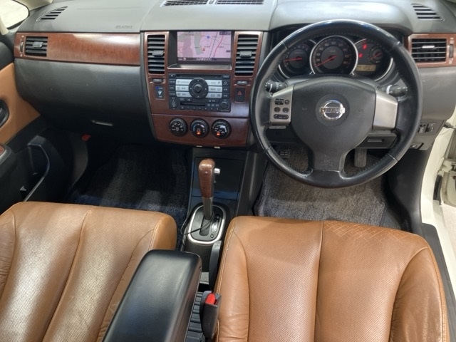 NISSAN TIIDA
