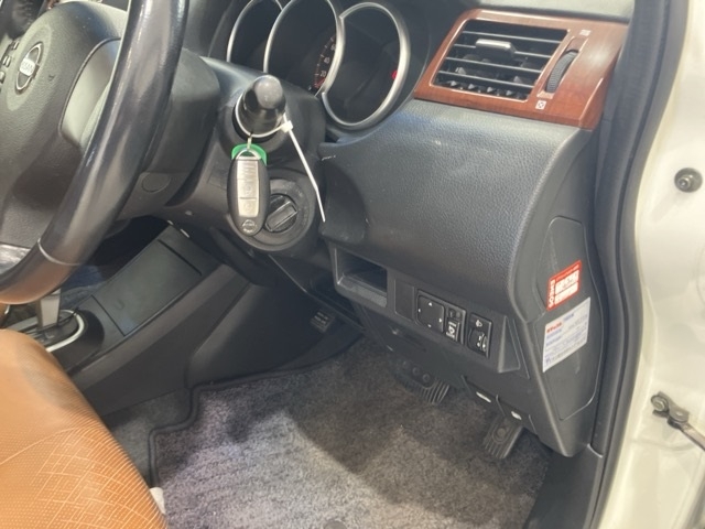 NISSAN TIIDA