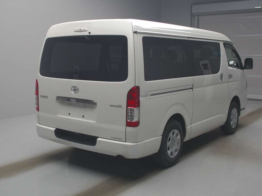 TOYOTA REGIUS ACE