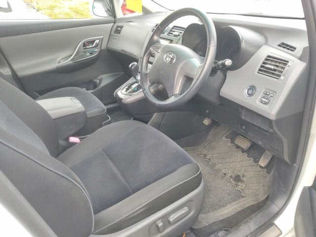 TOYOTA MARK X ZIO