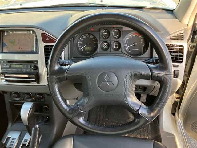 MITSUBISHI PAJERO