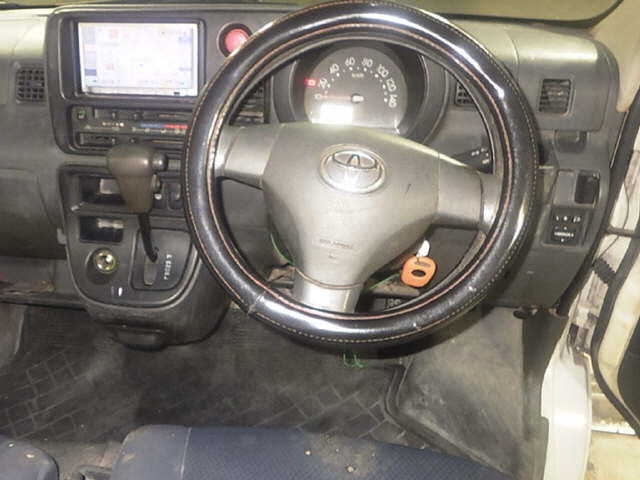 TOYOTA PIXIS VAN