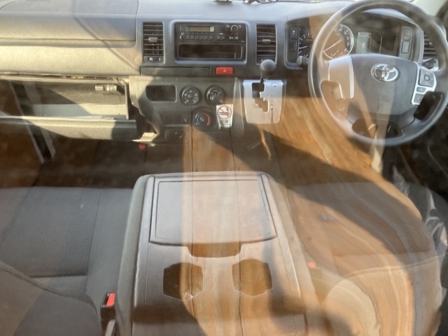 TOYOTA REGIUS ACE