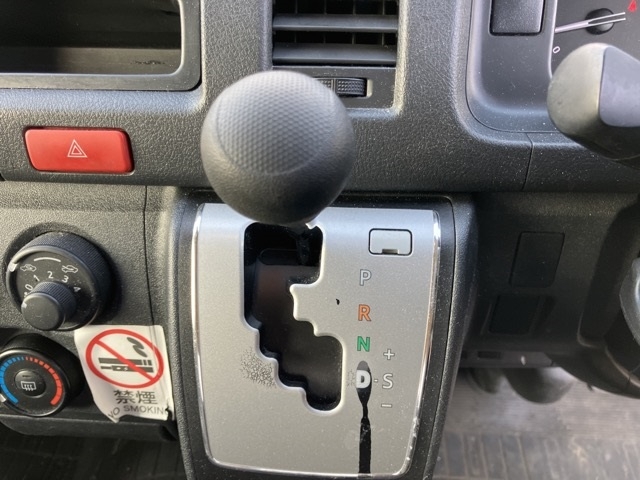 TOYOTA REGIUS ACE