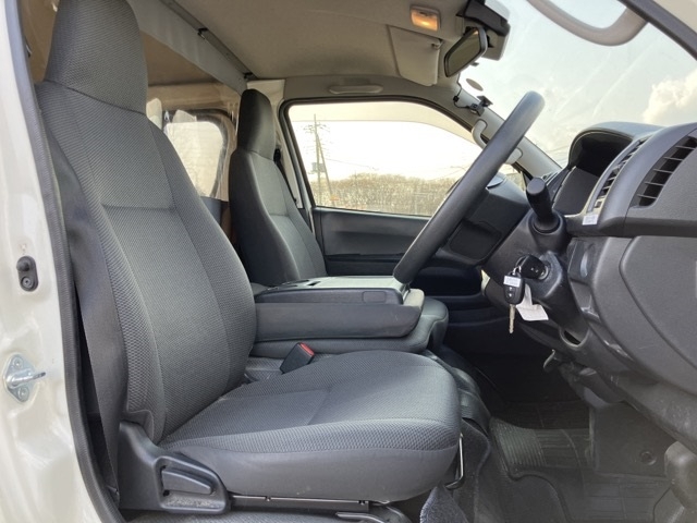TOYOTA REGIUS ACE