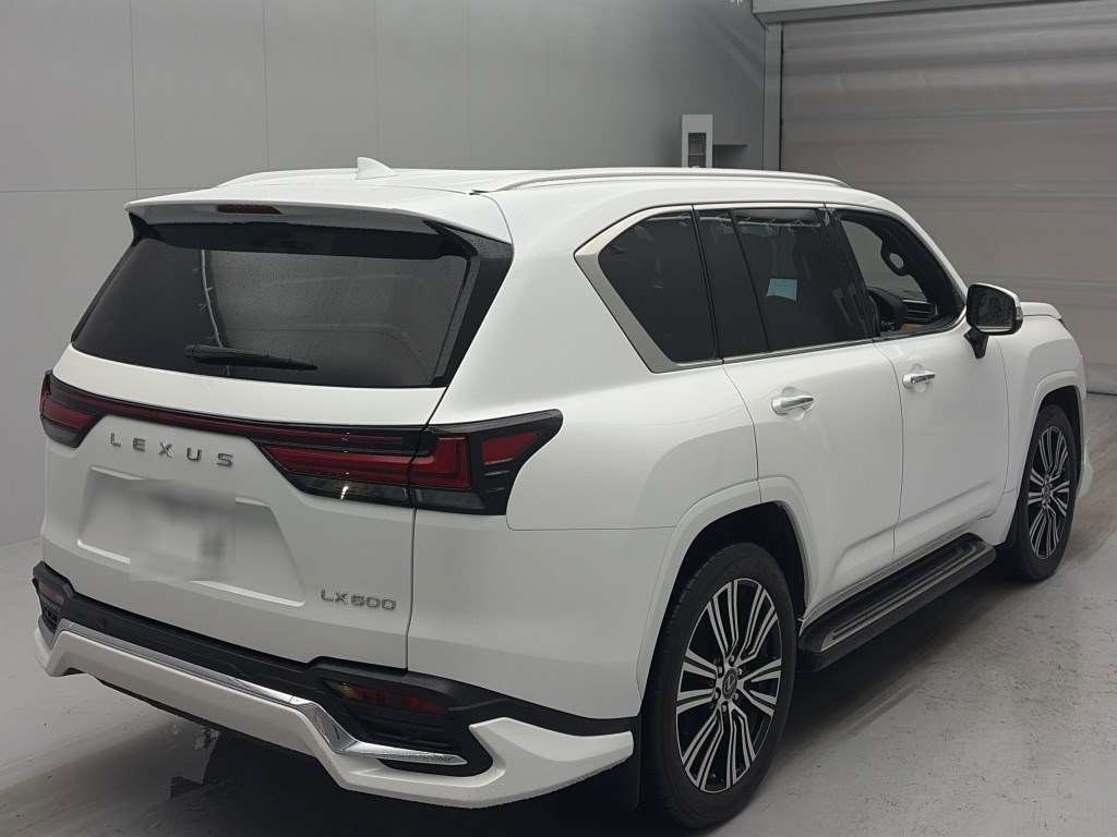LEXUS LX600