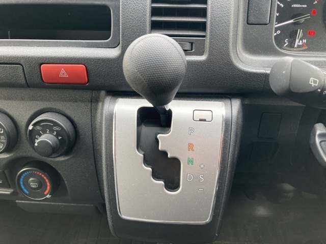 TOYOTA REGIUS ACE